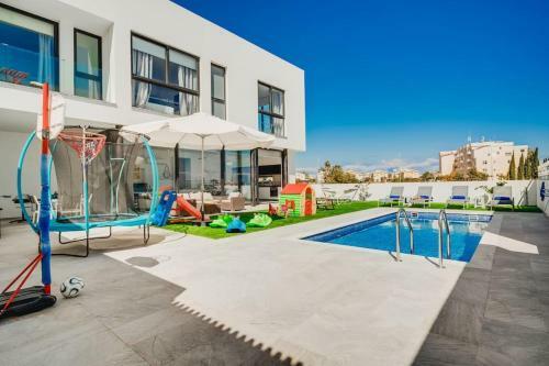 Sunnyvillas: 3br New Villa?private Pool In Pernera