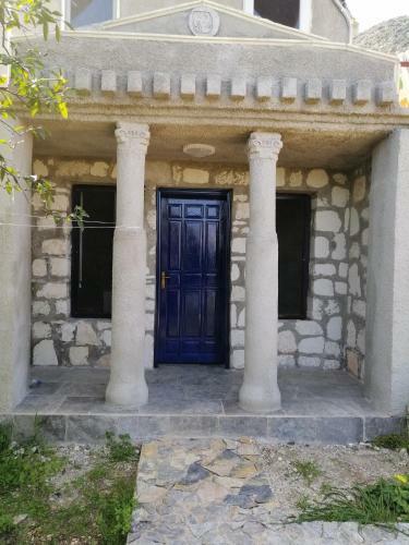 Lodge Heredot's House