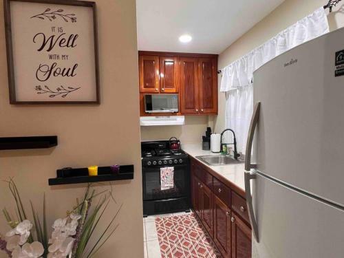 Apartamento Tropical Belizean Studio W/ Lg Queen Bed & Parking