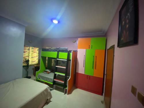 Lovely 5 Bedroom Serviced Apartment With An Suv