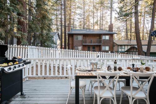 Hartwood By Avantstay Cozy Big Bear Abode W Spacious Deck & Stone Fireplace