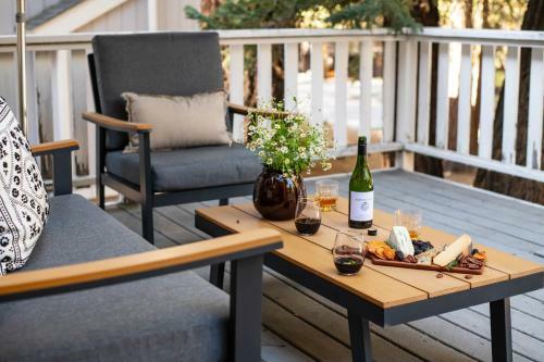 Hartwood By Avantstay Cozy Big Bear Abode W Spacious Deck & Stone Fireplace