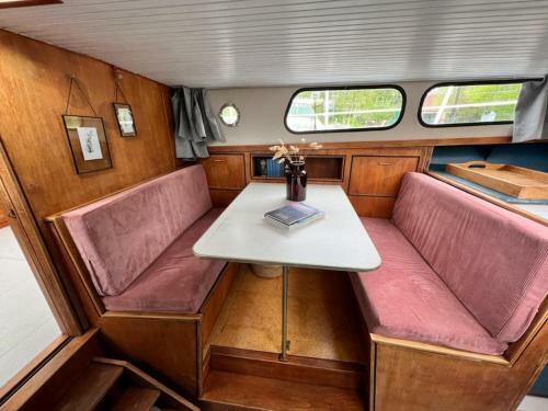 The Good Vibes, The Boat To Chill