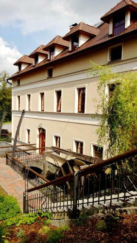 Hostal Pension Mlyn Stare Mitrovice