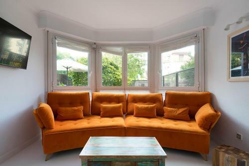 New Apartment & Terrace. Steps To Ondarreta Beach