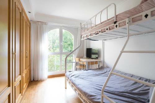 New Apartment & Terrace. Steps To Ondarreta Beach