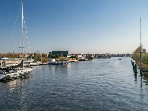 Welcoming Holiday Home In Grou Near River