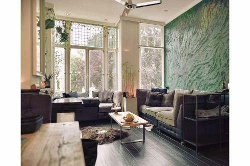 Lovely Historical Design Apartment In Citycentre