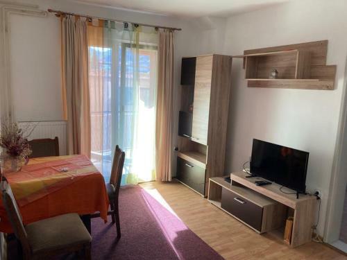 Comfy Apartment With A Yard