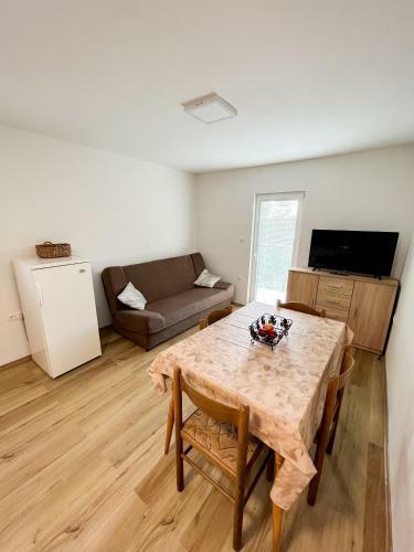 Holiday House Tomajna