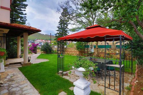 Villa Simba - Near Calis Beach With Garden & Pool