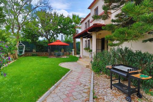 Villa Simba - Near Calis Beach With Garden & Pool