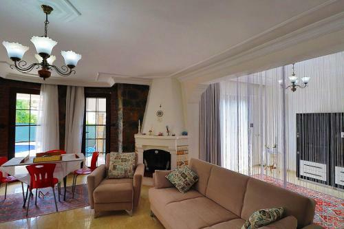 Villa Simba - Near Calis Beach With Garden & Pool