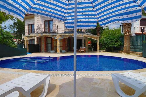Villa Simba - Near Calis Beach With Garden & Pool
