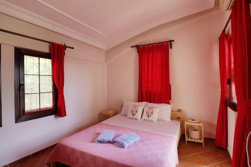 Villa Simba - Near Calis Beach With Garden & Pool