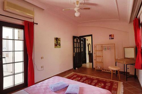 Villa Simba - Near Calis Beach With Garden & Pool
