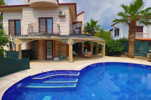 Villa Simba - Near Calis Beach With Garden & Pool