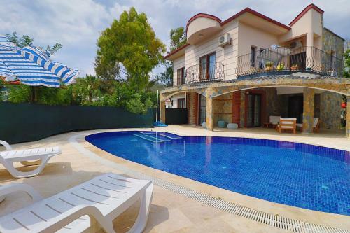 Villa Simba - Near Calis Beach With Garden & Pool