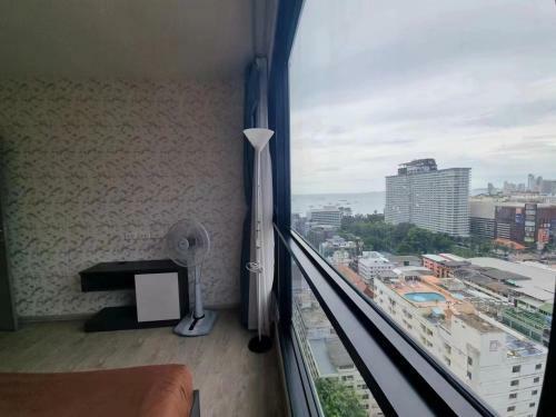 Apartamento The Base Central Pattaya Infinity Pool