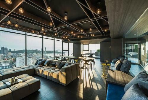 Apartamento The Base Central Pattaya Infinity Pool
