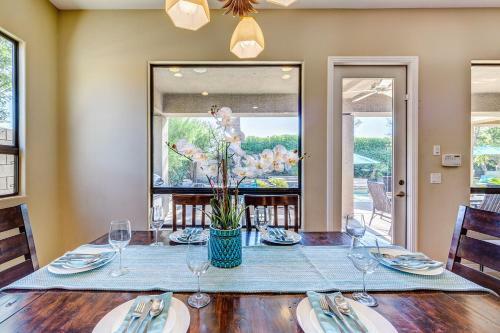 Aurora By Avantstay Stylish Spacious Oasis W Pool, Spa & Bbq