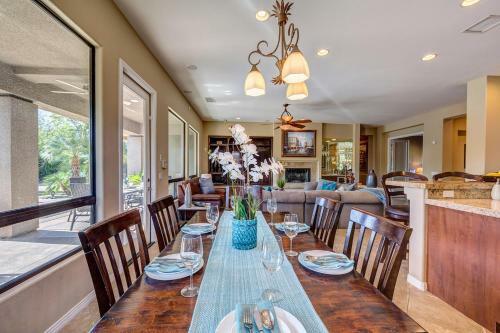 Aurora By Avantstay Stylish Spacious Oasis W Pool, Spa & Bbq