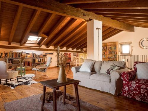 Majestic Holiday Home In Benabarre With Balcony
