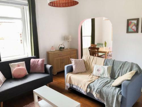 Light & Spacious Loch Lomond Apartment