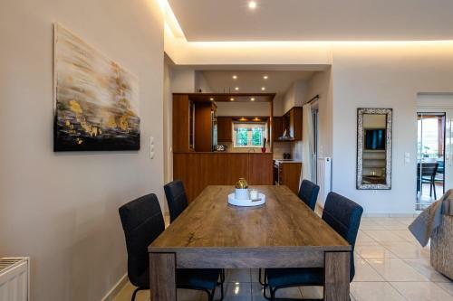 Filiatra Downtown Cozy Retreat - Homely Vibes