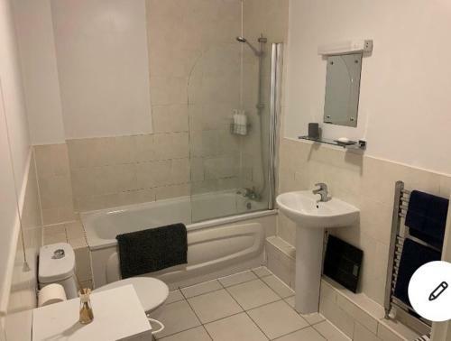 Apartamento 2 Bedroom Modern Flat, Less Than A Mile From The Beach!