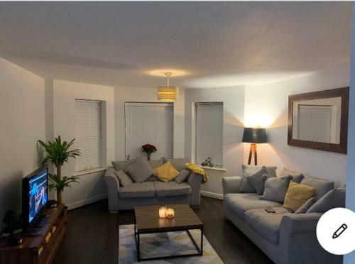 Apartamento 2 Bedroom Modern Flat, Less Than A Mile From The Beach!