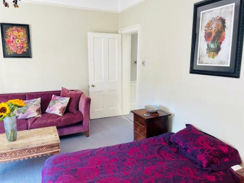Beautiful Private 2 Bedroom Suite In Mansion Home