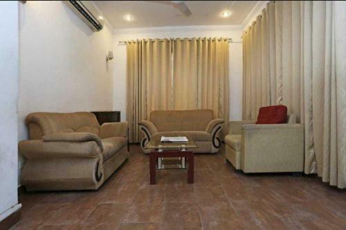 Hotel Oyo 92302 Himalya Guest House
