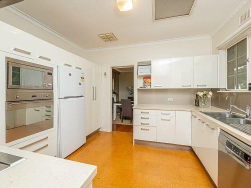 4br Family Home With Outdoor Bbq