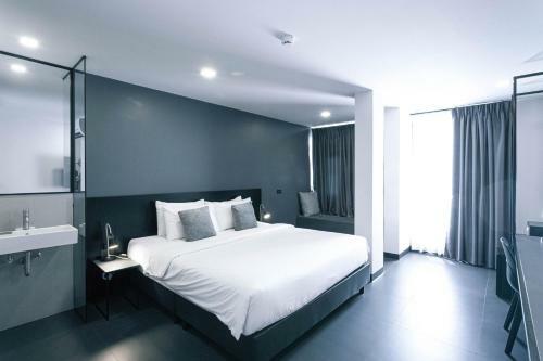 Crew Hotel