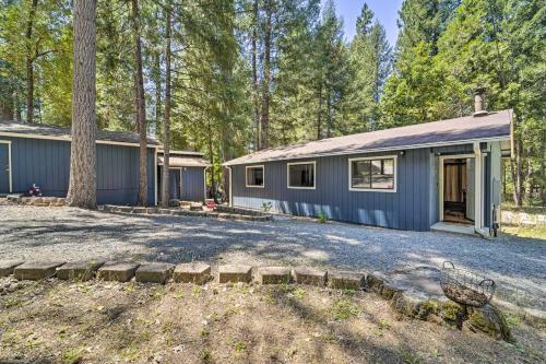 Cozy Cottage With Kayaks And Deck, Walk To Lake!
