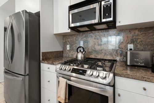 Modern Views 30 Day Minimum Townhouse