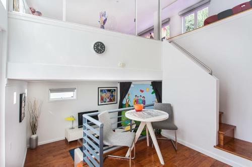 Beverly Hills Modern Guest House