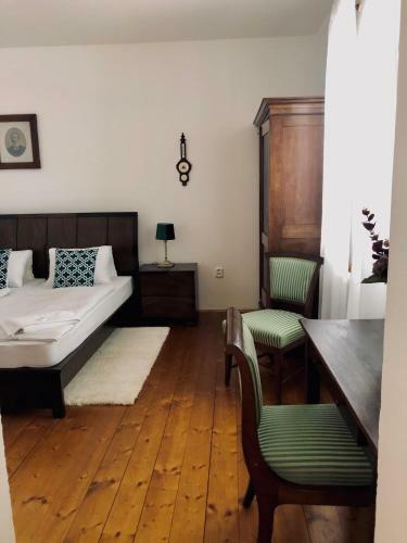 Hostal Penzion A Hostinec U ?esk� Koruny