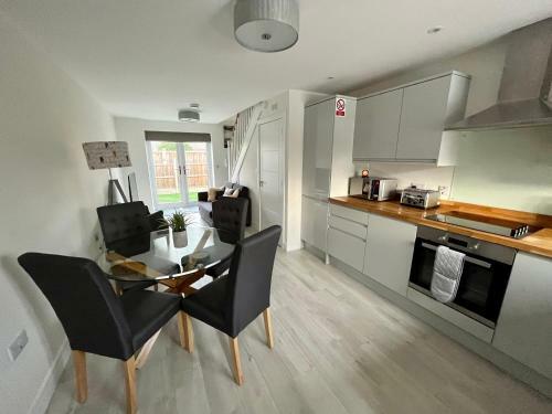Modern And Bright 1 Bedroom House