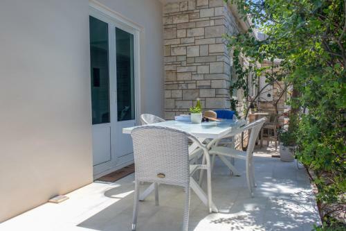 Villa Serenity @sounio-close To The Beach!