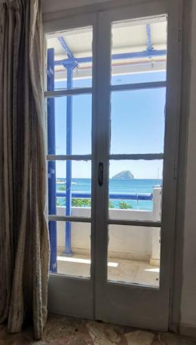 Mr Takis' Seaside Apartment