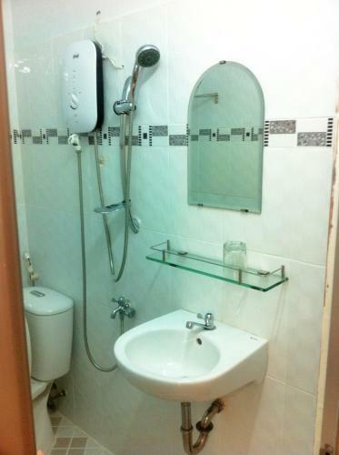 Hostal Ngoc Phu Hotel