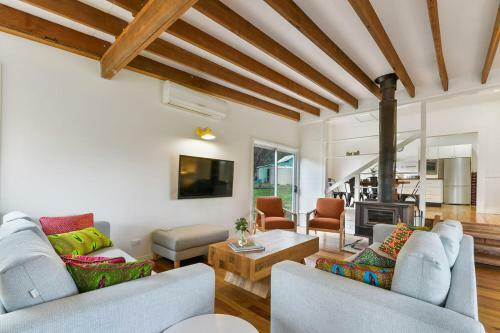 Cargo Road Wines Savy Cosy Farm Stay At Winery