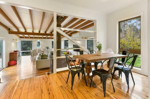 Cargo Road Wines Savy Cosy Farm Stay At Winery