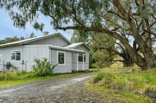 Cargo Road Wines Savy Cosy Farm Stay At Winery