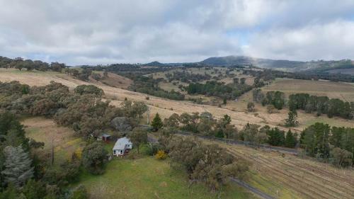Cargo Road Wines Savy Cosy Farm Stay At Winery