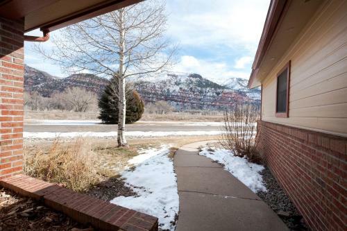 758 Waterfall Lane
