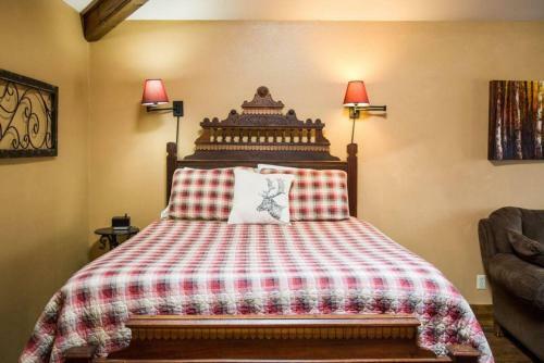 1 Bedroom Lovers Suite With Fireplace Dogs Ok