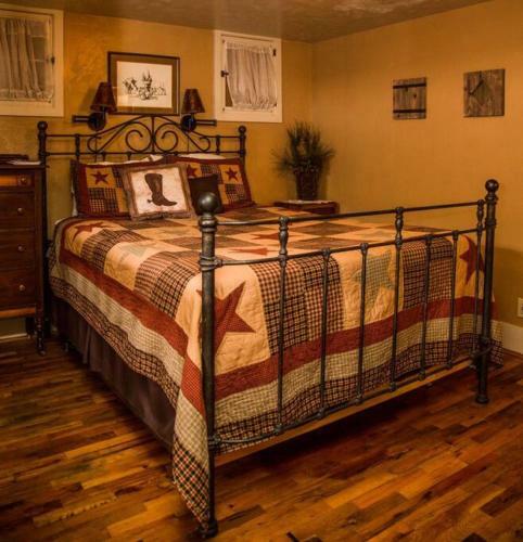 1 Bedroom Suite With Fireplace And Jacuzzi Tub
